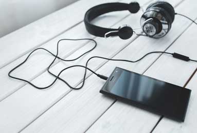 意甲：米兰冬季窗口第二签！18岁的年轻前锋科斯蒂奇加盟米兰俱乐部